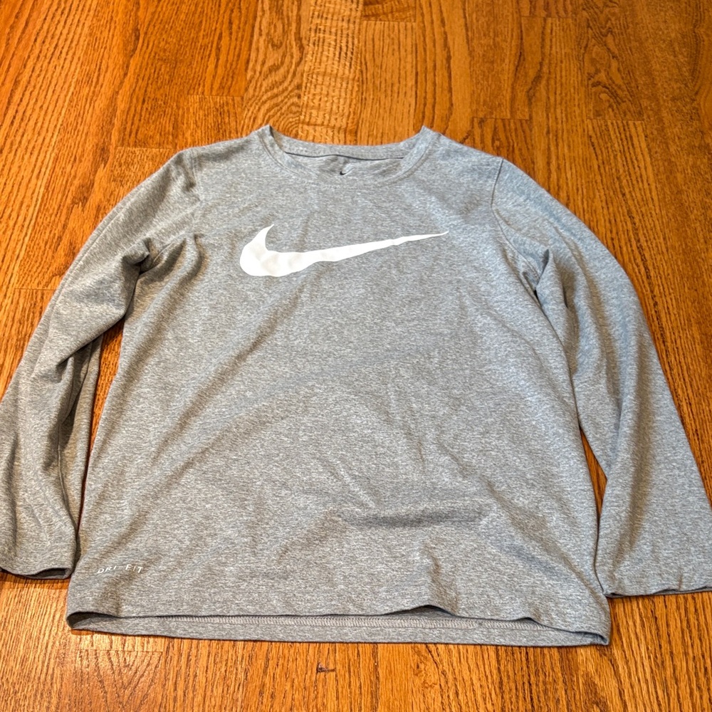 The Nike Tee Boy’s Grey Long Sleeve Tee Size S